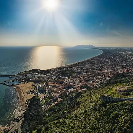 Casa Di Circe Vista Mare - Centralissima, Ad Un Passo Da Tutto